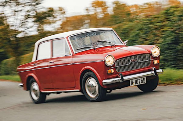 Първоначално съвместно предприятие, включващо NSU и Fiat, Neckar е преименуван през 1957-а. на реката, която тече през град Хайлброн. Въпреки че са произведени в Германия, колите  Neckar всъщност са Fiat с променени имена на марка и модел. Jagst и Europa (на снимката), например, са еквивалентни на италианците 600 и 1100.
